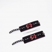 Черные кожаные наручники с красным декором и строчкой - Crazy Handmade - купить с доставкой в Волгограде