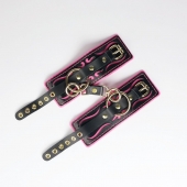 Черные кожаные наручники с розовой строчкой - Crazy Handmade - купить с доставкой в Волгограде