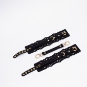 Черный кожаные оковы с узорами и золотистой фурнитурой - Crazy Handmade - купить с доставкой в Волгограде