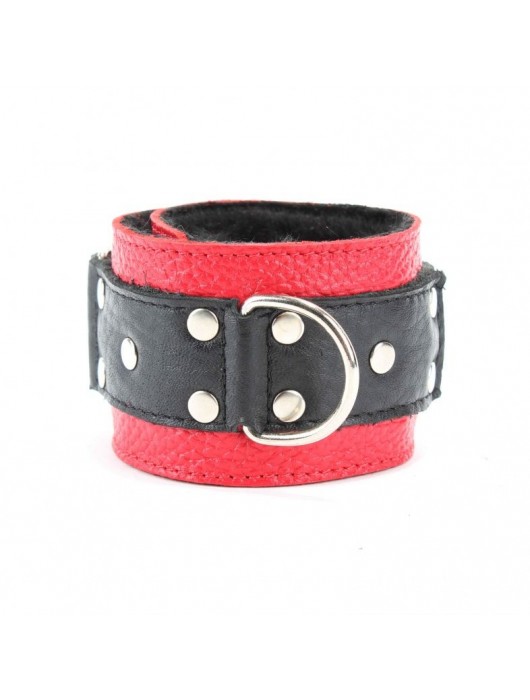 Красно-чёрные кожаные наручники с меховым подкладом - БДСМ Арсенал - купить с доставкой в Волгограде