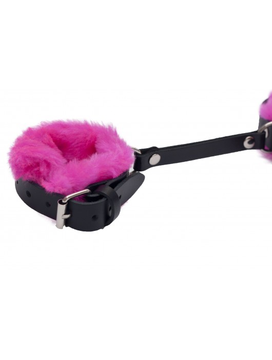 Черные базовые наручники из кожи с розовой опушкой - Лунный свет - купить с доставкой в Волгограде