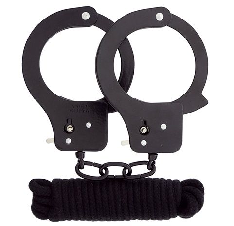 Чёрные наручники из листового металла в комплекте с веревкой BONDX METAL CUFFS LOVE ROPE SET - Dream Toys - купить с доставкой в Волгограде